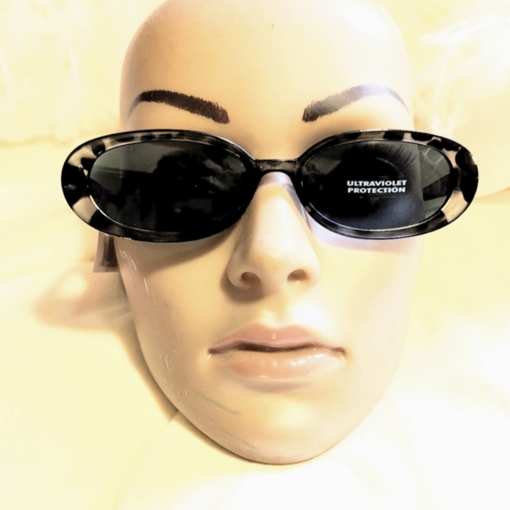 Sunglasses bundle - Picture 2 of 4